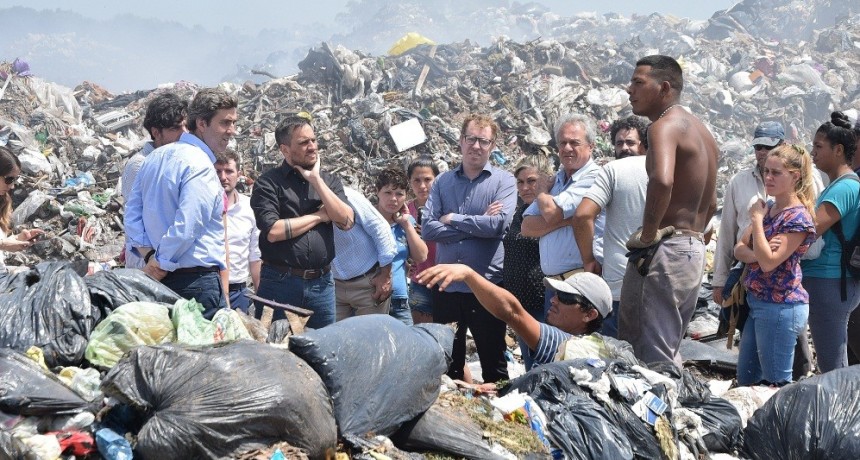 El Ministro Juan Cabandi&eacute; recorri&oacute; el basural de Luj&aacute;n junto al Intendente Leo Boto