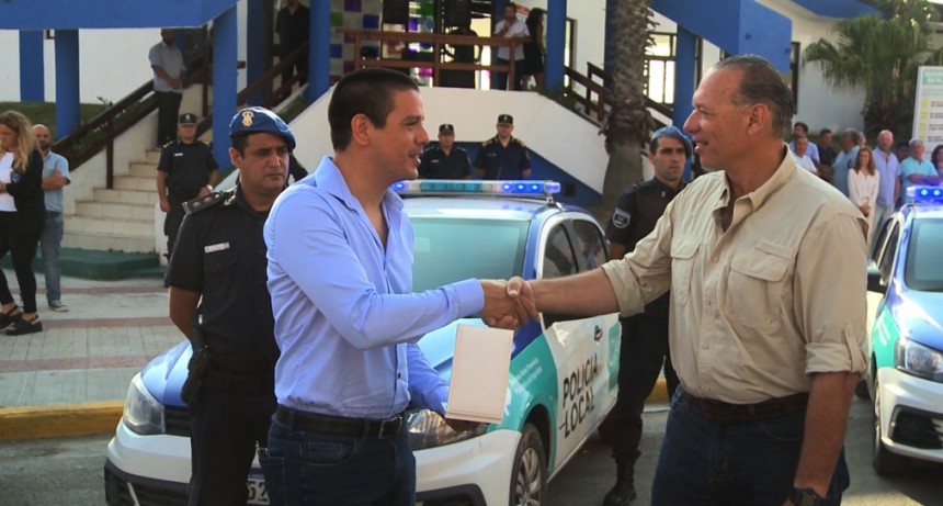 Partido de la Costa: Berni entreg&oacute; diez patrulleros a la Polic&iacute;a Local junto al intendente Cardozo