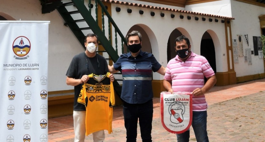 Luján: El Intendente entregó subsidios a los clubes Luján y Flandria 