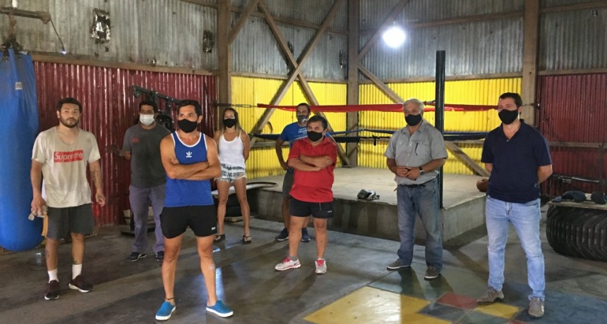 Gral. Villegas: Daniel Cepa y el Concejal Sebastián Cerrajería visitaron la escuela de Box Municipal 
