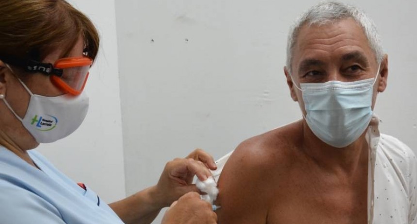 Berisso: El intendente Fabián Cagliardi recibió la primera dosis de la vacuna Sputnik V contra el COVID-19 