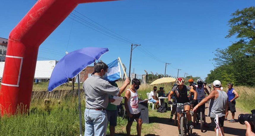 H. Yrigoyen: Carrera de bicicletas en el 61° Aniversario de Autonomía 