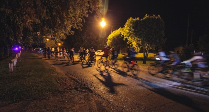 Lezama: Exitosa bicicleteada a “La Postrera” en una noche para el recuerdo 