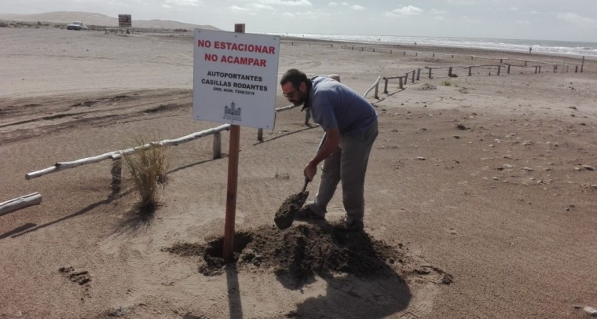 Tres Arroyos: La Dirección del Turismo instala nueva cartelería en los balnearios