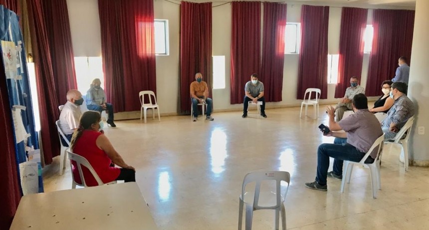 H. Yrigoyen: Reunión del intendente Ignacio Pugnaloni con vecinos de calle Felay 