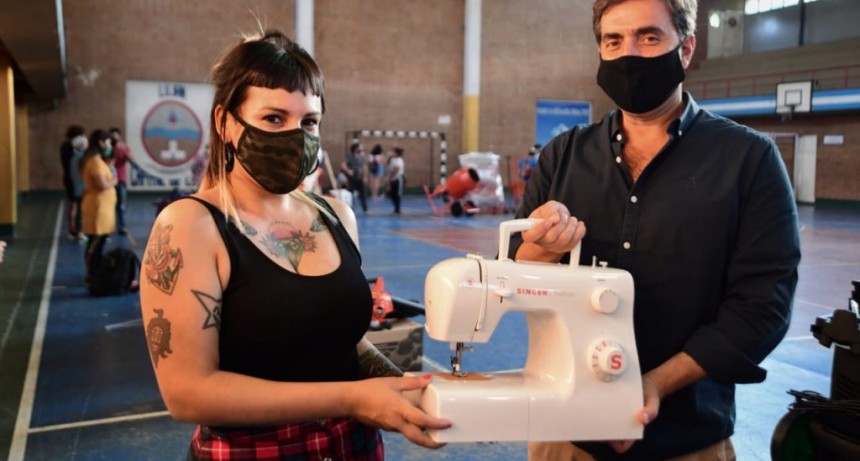 Luján: El Intendente realizó una nueva entrega de equipos y maquinarias a emprendedores locales 