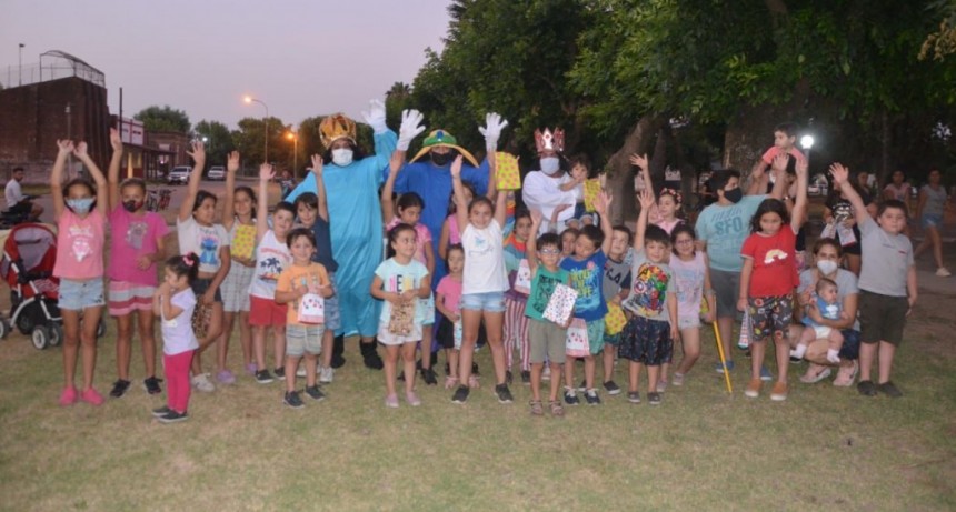 Navarro: Los Reyes Magos compartieron la tarde con los chicos del distrito 