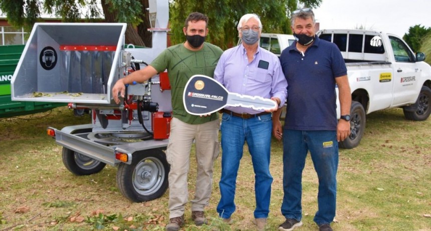 Tres Lomas: El Municipio adquirió una nueva chipeadora 