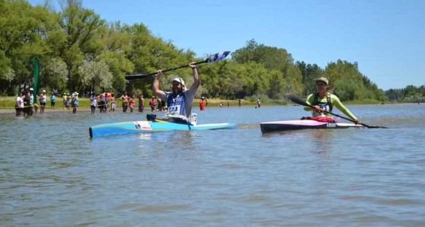 Patagones: Zara acompañó a los palistas de la Escuela Municipal de Canotaje en la llegada de la Regata Internacional del Río Negro