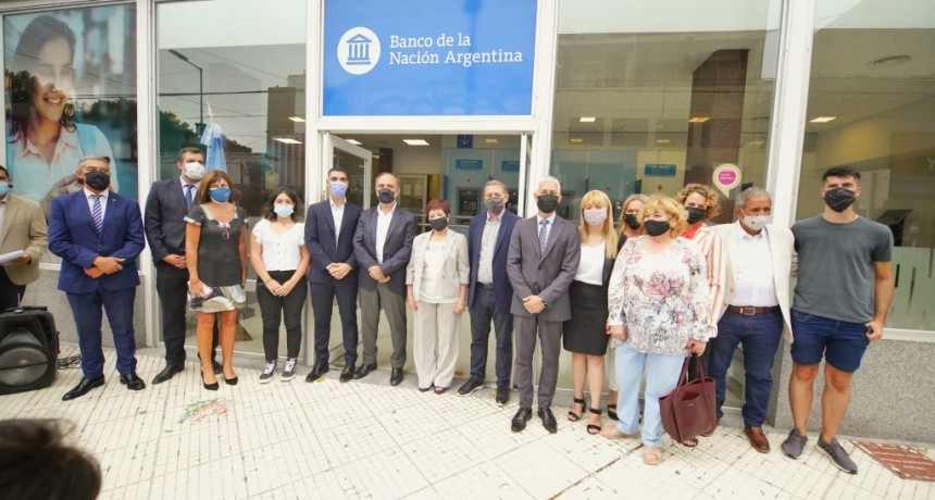 E. Echeverría: Gray participó junto al Presidente del Banco Nación del homenaje a un vecino desaparecido 