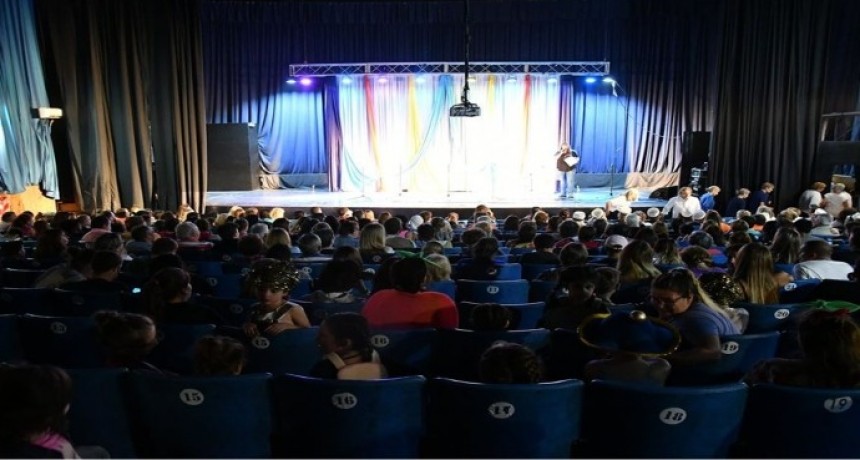 Monte Hermoso: El Centro Cultural despide enero a pura música y humor 