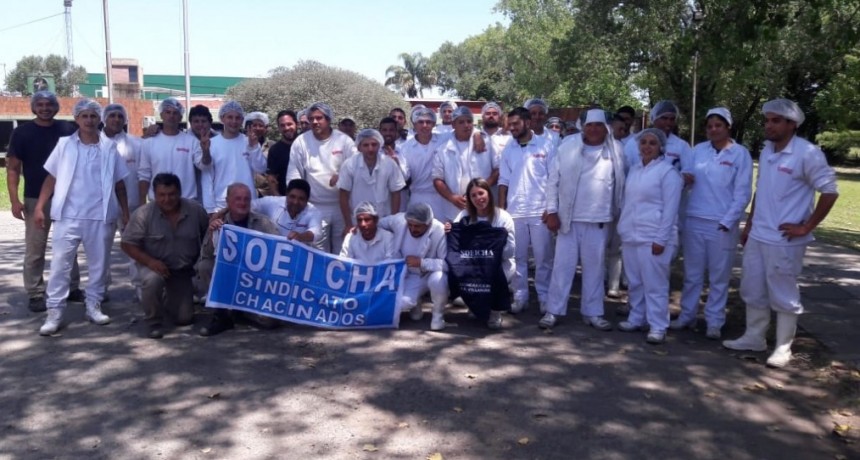 Los trabajadores de salchichas Granja Iris reclaman por nuevos despidos en f&aacute;brica de Moreno