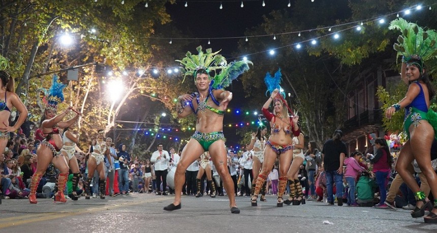 Juan Ustarroz asegur&oacute; que el Carnaval &ldquo;es la gran fiesta por excelencia, popular, masiva&rdquo;