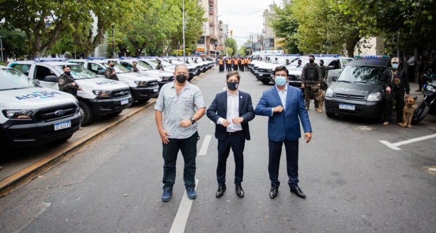 El Gobernador de la Provincia Axel Kicillof entregó patrulleros en La Matanza 