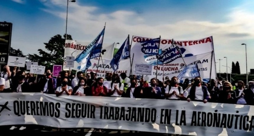 Geraldine Elola: “Nos enteramos que LATAM se iba definitivamente de Argentina y que estábamos despedidos por los diarios” 