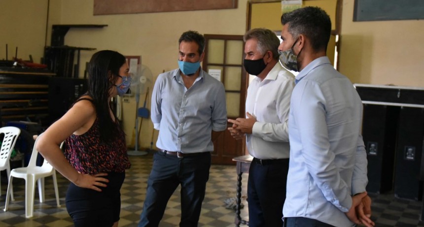 Bahía Blanca: El intendente presenció el ensayo de la Comedia Municipal