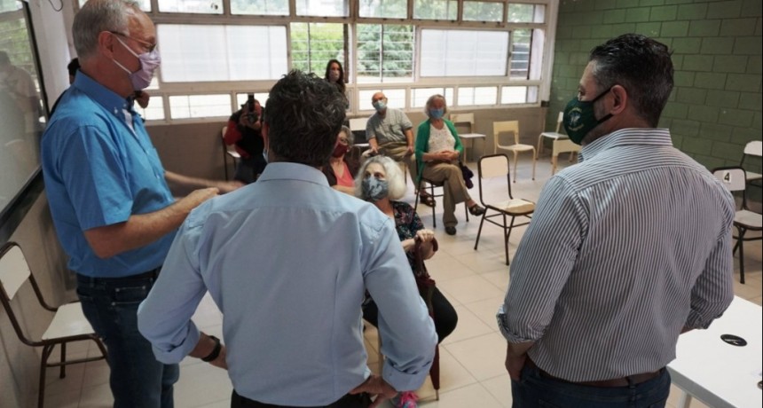 Merlo: Comienza la vacunación contra el COVID-19 para adultos mayores en el distrito 