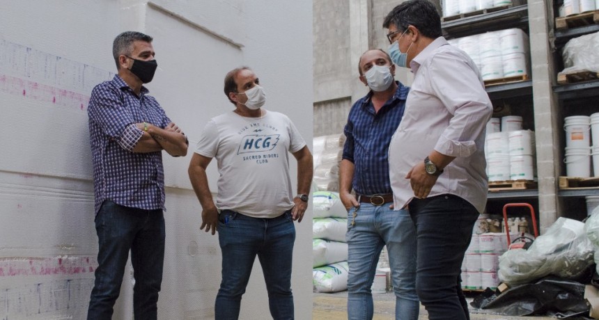 Hurlingham: Zabaleta realizó un acuerdo con la empresa de membranas Cafivel para seguir mejorando la infraestructura escolar 