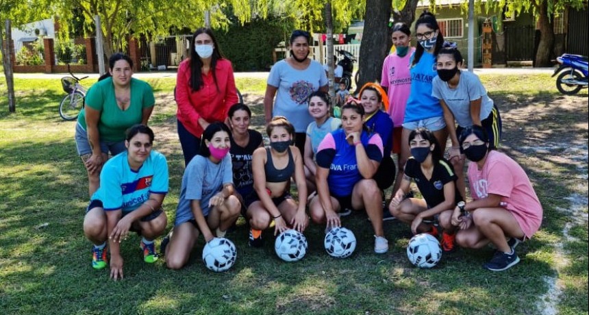 Campana: Elisa Abella visitó al equipo femenino del Club Atlético Santa Lucía 