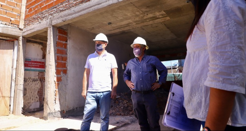 E. Echeverría: Fernando Gray recorrió las obras de ampliación de la Unidad Sanitaria N°4