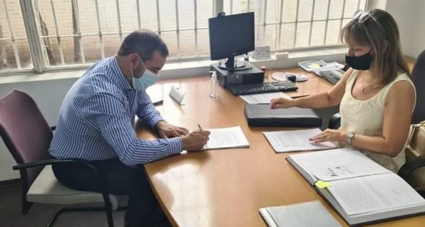 Puan: Castelli firmó una adenda para la ejecución de obras de infraestructura y espacio público sobre 28 lotes 