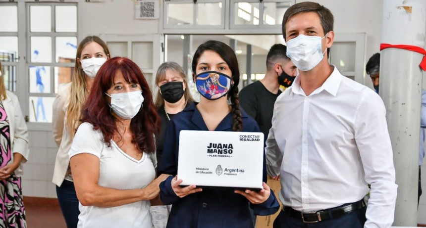 San Vicente: 187 Alumnos de la Escuela Técnica N° 2 recibieron sus computadoras portátiles