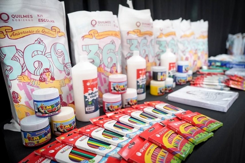 Quilmes: Mendoza y Mieri presentaron los kits escolares que se entregaran a estudiantes del distrito