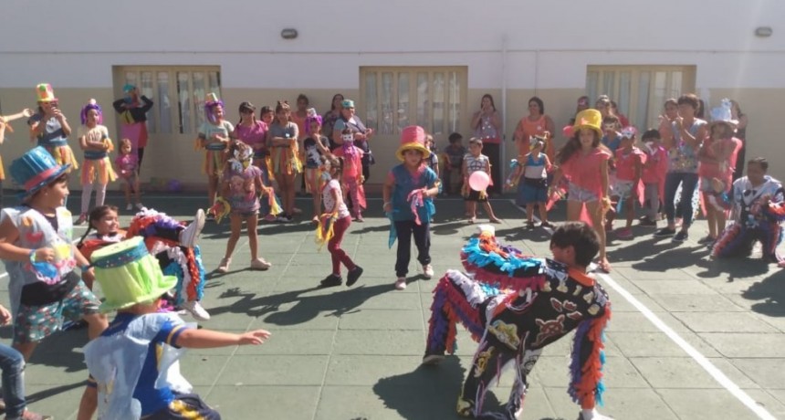 Mercedes: Casa del Ni&ntilde;o realiz&oacute; el cierre de verano con su propia murga &ldquo;Los Reciclados&rdquo;