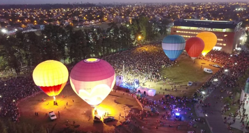 Multitudinaria &ldquo;Noche de Globos&rdquo; en Malvinas Argentinas