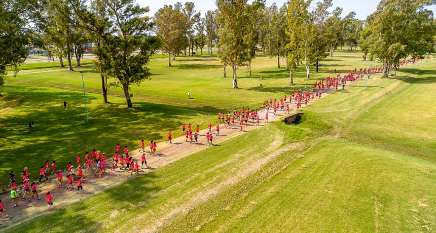 En Jun&iacute;n, m&aacute;s de 400 mujeres le dieron color a la Carrera de la Mujer