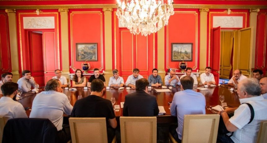 Kicillof se reunió con intendentes de la 1ª Sección y adelantó un reclamo por la coparticipación