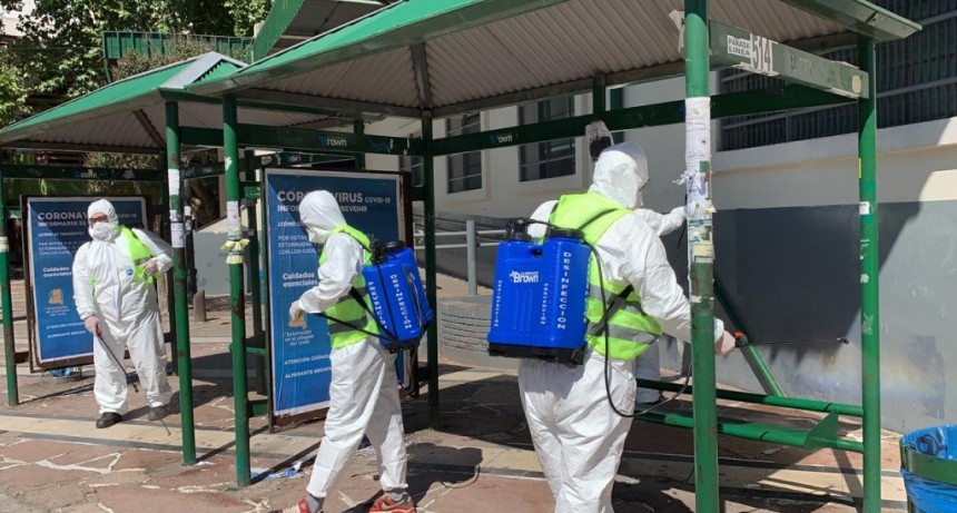 Alte. Brown: El municipio multiplica las tareas de desinfección en estaciones, colectivos e institutos