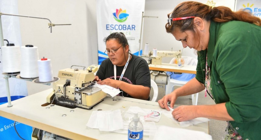 La Municipalidad de Escobar ya fabrica barbijos, alcohol en gel y camisolines quirúrgicos