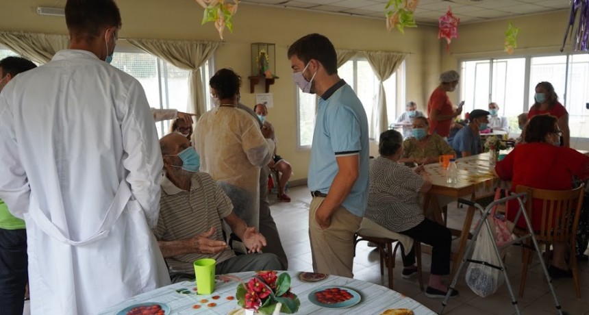 Mercedes: Vacunación contra el COVID-19 en el hogar Ulises D´andrea 