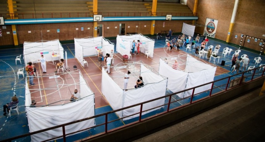 Luján: Se intensifica la vacunación en el Polideportivo Municipal 