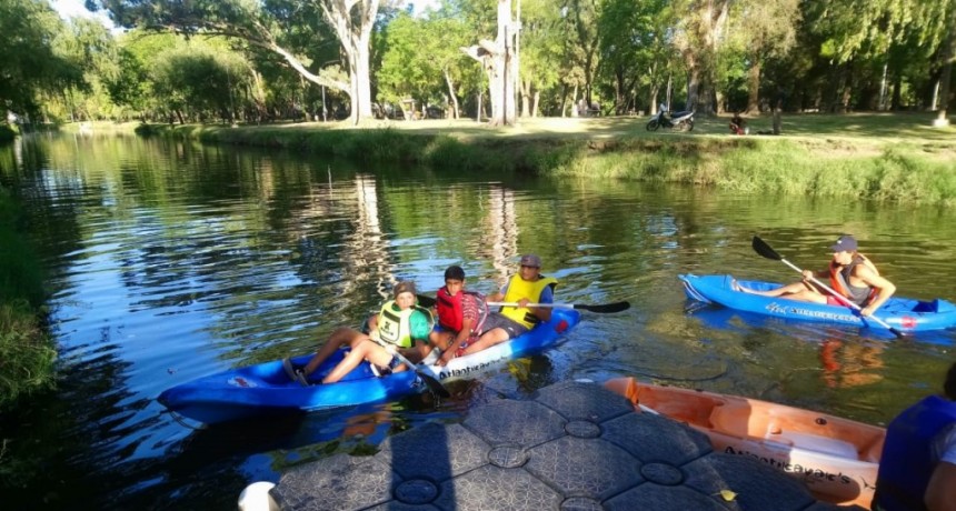 Mercedes: Deportes ya realiza paseos y cursos de kayak gratis en el Parque 
