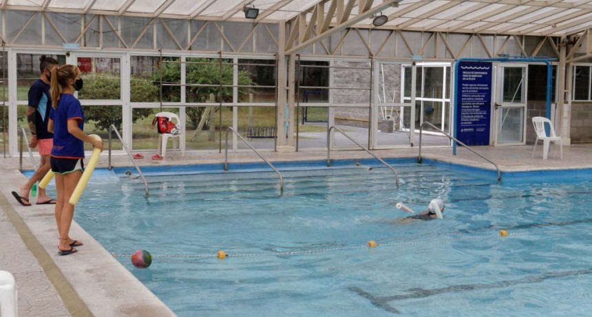 Berazategui: Inscriben para las actividades en la pileta climatizada Municipal 
