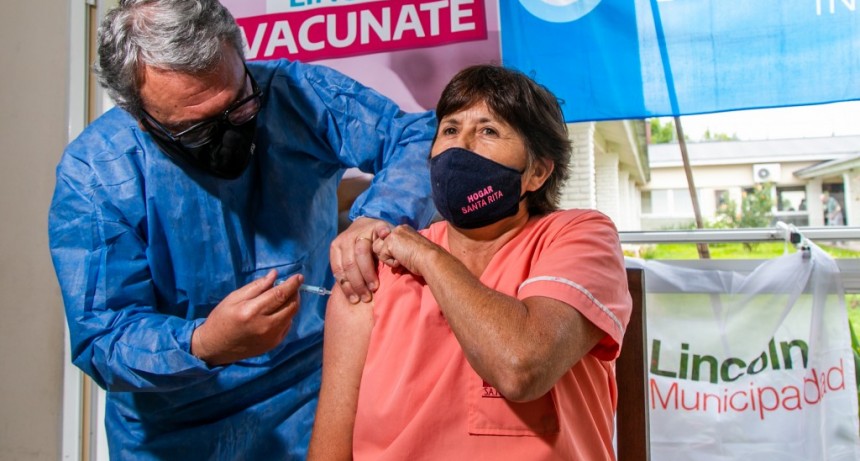 Lincoln: Comenzó la vacunación en geriátricos públicos y privados del Distrito