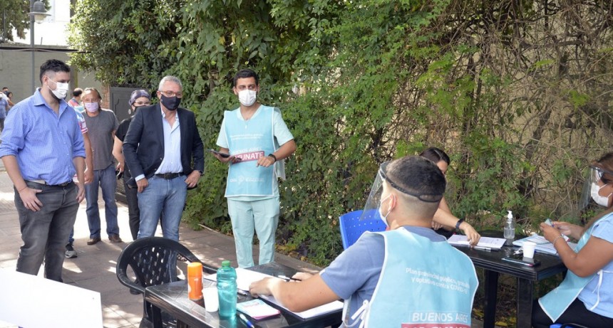 Tigre: Julio Zamora supervisó dos puntos de vacunación para docentes en General Pacheco