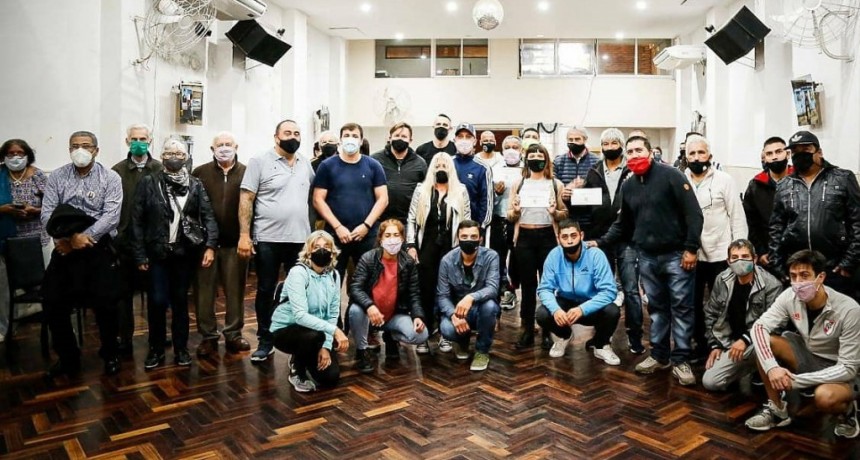 Avellaneda: El ministro Ferraresi, Alejo Chornobroff y Magdalena Sierra entregaron subsidios a instituciones 