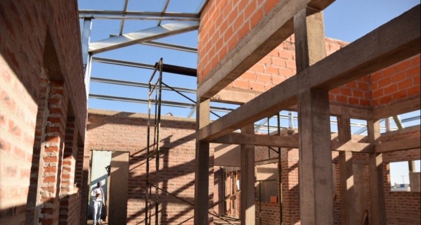 Lober&iacute;a: Avanza la construcci&oacute;n de una escuela en el distrito 