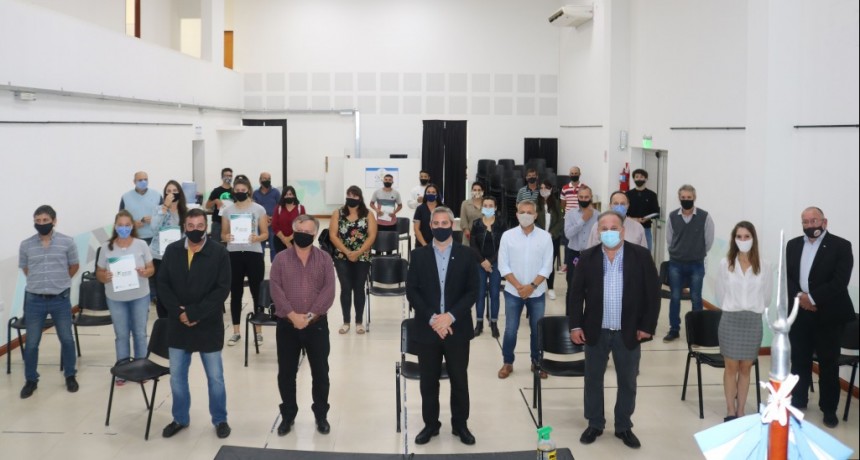 Colón (ER): Fueron entregadas becas provinciales a destacados atletas colonenses