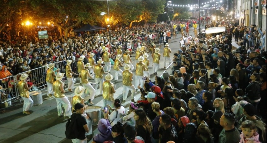 Ensenada: A todo color cerró la primer noche de carnaval 