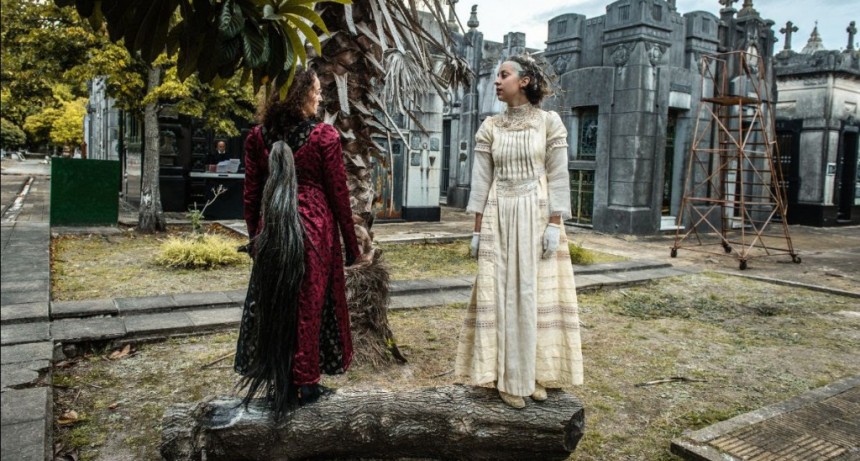 La Plata: Presentan una obra de teatro en pleno Cementerio del partido