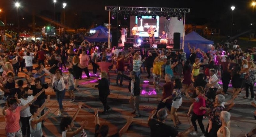 Berisso: Con la actuación de Bruno Arias comenzó el ciclo “Domingos de Folklore”