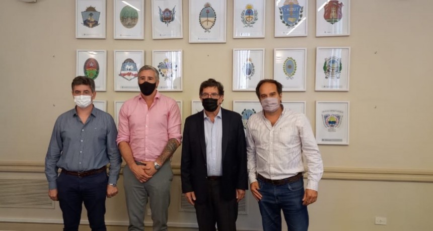 Navarro: El Intendente firmó un convenio con Nación para mejorar la infraestructura escolar del distrito