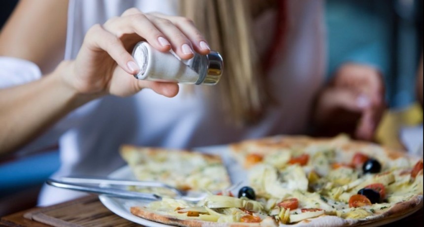 Consumo excesivo de sal: Uno de cada dos argentinos tiene hipertensión arterial
