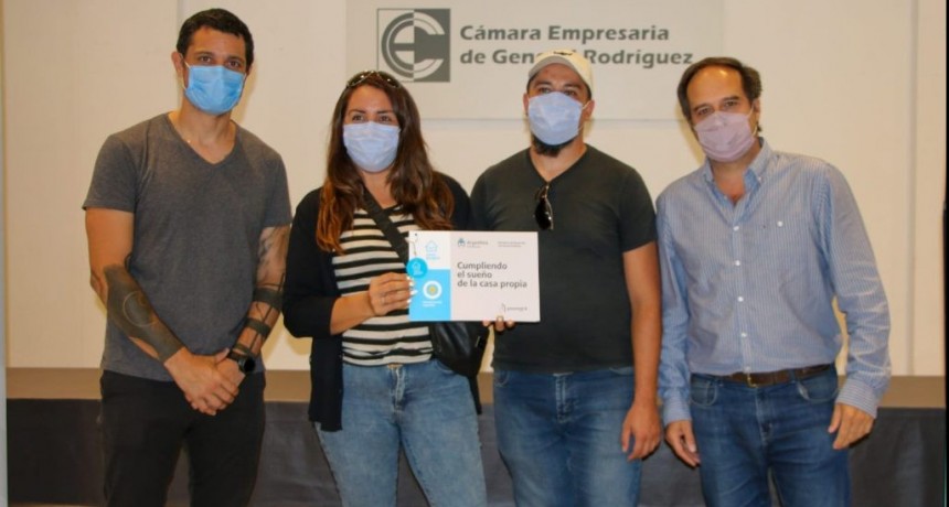 Gral. Rodríguez: Mauro García participó de una nueva entrega de créditos del programa “Casa Propia” en el distrito