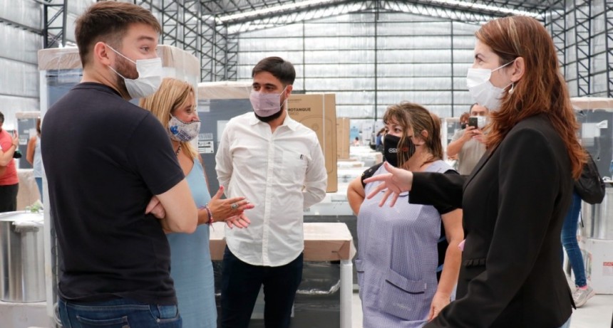 Moreno: La Intendenta entregó más de 120 equipos y kits gastronómicos a 248 establecimientos educativos 