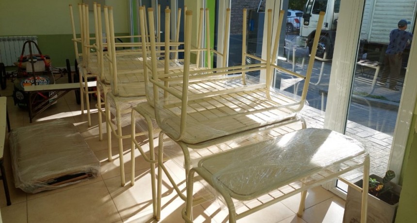 Monte Hermoso: El Consejo Escolar entregó mobiliario a distintas instituciones educativas